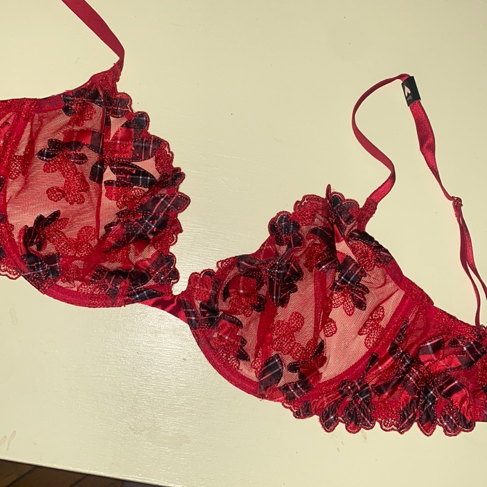 NWT Victoria Secret unlined bra size 32DDD